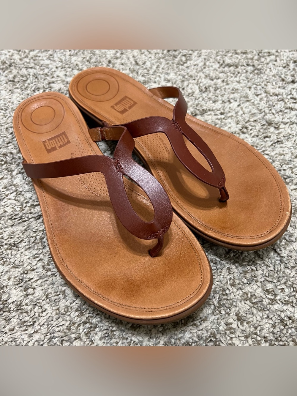 FitFlop Strata Toe Leather Thong Sandals in Cognac Women’s Size 10
